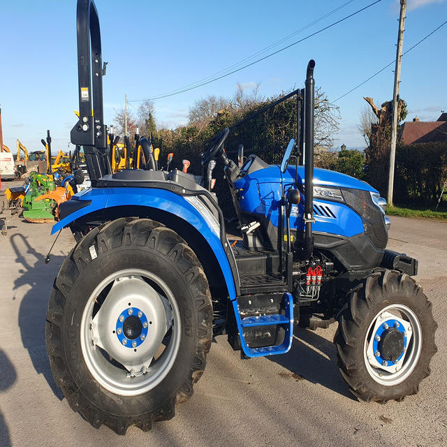 Four-wheel drive tractor, hydr - Agriculture Farming Systems recension och pris