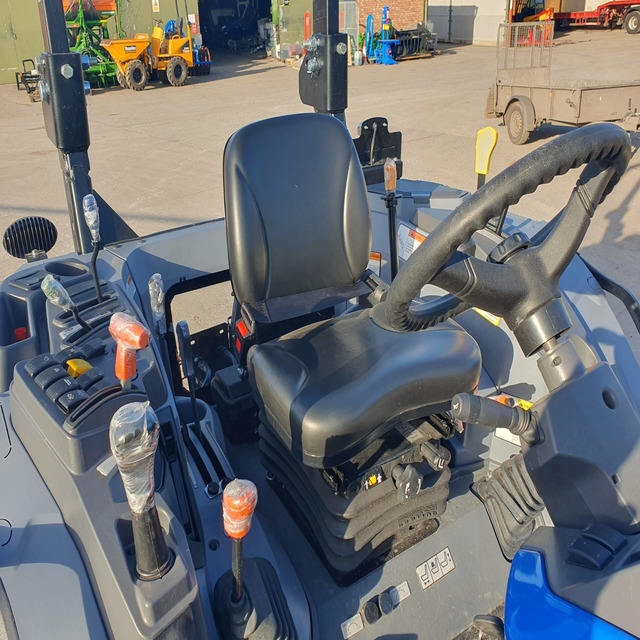 Four-wheel drive tractor, hydr - Agriculture Farming Systems recension och pris